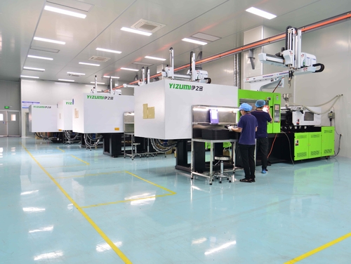 Aluminum alloy mold and plastic injection molding combined process