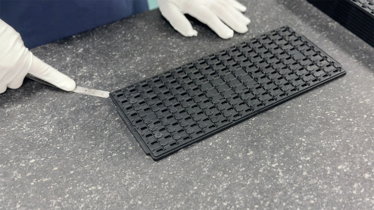 Latest company Cases about The Role of High-Precision JEDEC Trays in Automated Lines